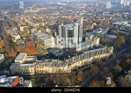 Luftdrohnenansicht der Bibliothek der University of Glasgow Stockfoto