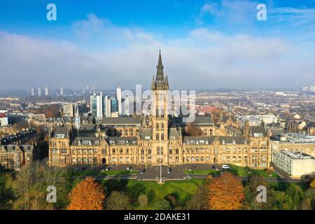 Luftdrohnenaufnahme der University of Glasgow Stockfoto