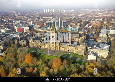 Luftdrohnenaufnahme der University of Glasgow Stockfoto