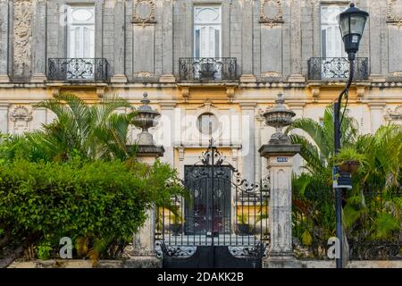 Altes Herrenhaus aus dem 19. Jahrhundert am Paseo de Montejo, einer berühmten Straße in Merida Mexiko Stockfoto