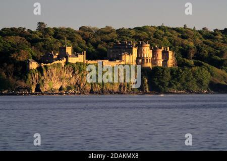 Culzean Castle, Ayrshire, South Ayrshire, Schottland, Großbritannien. Allgemein gilt als das Juwel in der Krone des National Trust of Scotland. Das von Robert Adam entworfene Architekturmeisterstück sitzt hoch auf Klippen mit Blick auf den Firth of Clyde an der Westküste Schottlands Stockfoto