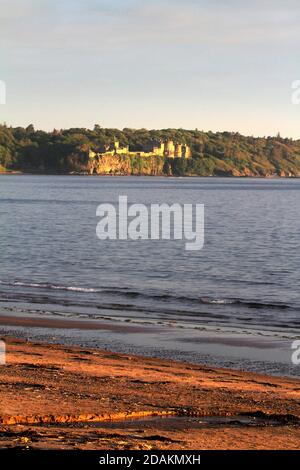 Culzean Castle, Ayrshire, South Ayrshire, Schottland, Großbritannien. Allgemein gilt als das Juwel in der Krone des National Trust of Scotland. Das von Robert Adam entworfene Architekturmeisterstück sitzt hoch auf Klippen mit Blick auf den Firth of Clyde an der Westküste Schottlands Stockfoto