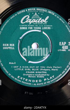 Center-Label der Songs for Young Lovers Seven Inch Vinyl EP von Frank Sinatra, veröffentlicht bei Capitol Records Stockfoto