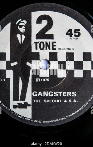 Seven Inch Vinyl Single Version von Gangsters von The Special AKA, veröffentlicht auf dem 2 Tone Label im Jahr 1979 Stockfoto