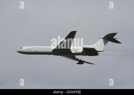 Glasgow Prestwick Airport, South Ayrshire, Schottland, Großbritannien. Die RAF VC10 betankt Flugzeuge auf ihrem letzten Flug. Nach 47 Jahren RAF-Service ist die VC10 für ihre endgültige Luft-Luft-Betankung in den Himmel gefahren und hat einen Flipper über dem Flughafen Glasgow Prestwick durchgeführt Stockfoto