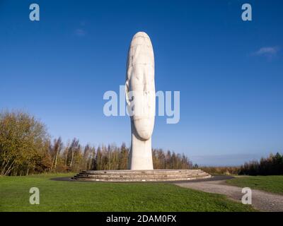 Dream ist eine Skulptur aus dem Jahr 2009 und ein Kunstwerk von Jaume Plensa in Sutton, St Helens, Merseyside. Kosten ca. £1,8 Mio. Stockfoto