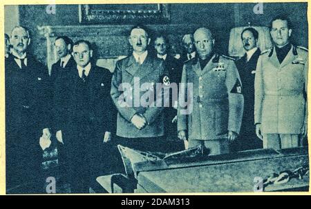 MÜNCHEN, DEUTSCHLAND - 29. SEPTEMBER 1938: Münchner Abkommen - Tschechoslowakei hat aufgehört zu existieren. Von links - Neville Chamberlain, Großbritannien; Daladiere Stockfoto