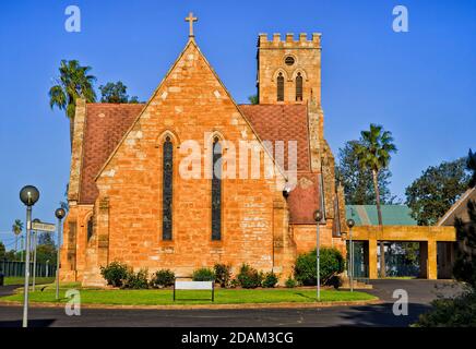 Historisches Sandstein Gebäude der katholischen Kirche in Dubbo Stadt Australien. Stockfoto