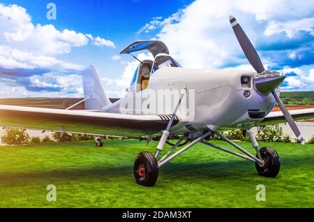 Turboprop-Flugzeug mit offenem Cockpit Pilot auf der Wiese Stockfoto