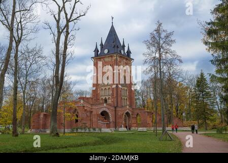 PUSCHKIN, RUSSLAND - 14. OKTOBER 2020: Blick auf den Chapelle Pavillon an einem bewölkten Oktobertag. Alexander Park von Zarskoe Selo Stockfoto