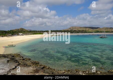 Indonesien Lombok - Tanjung Aan Strand mit Auslegern - Pantai Tanjung Aan Stockfoto