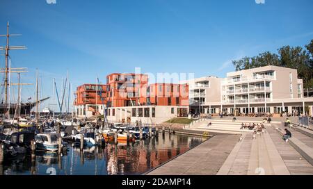 17. September 2020, Schleswig-Holstein, Lübeck: Blick auf die Halbinsel Priwall auf die Promenade an der 'Priwall Waterfront'. Foto: Daniel Bockwoldt/dpa Stockfoto