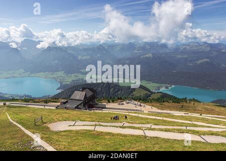 Editorial: ST. WOLFGANG, OBERÖSTERREICH, ÖSTERREICH, 16. August 2020 - die Bergstation der Schafbergbahn mit Wolfgangsee im Hintergrund Stockfoto