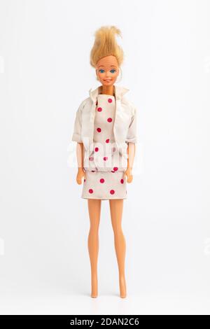 Ein Mädchen Puppe in einem weißen und roten Polka Punkt Kleid Stockfoto