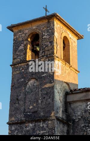 Purano di Valpolicella, eine kleine Stadt mit vielen Gebäuden mittelalterlichen Ursprungs. Stockfoto