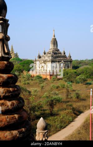 Aufrechte Ansicht eines schönen Tempels in Bagan Myanmar Stockfoto