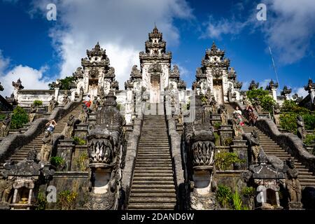 Tempel am Ende der Treppe in bali Stockfoto