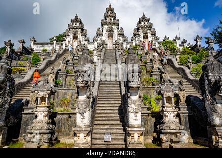 Tempel am Ende der Treppe Stockfoto