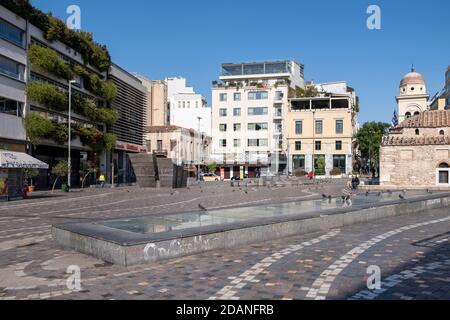 Athen, Griechenland - 10. November 2020. COVID19 Coronavirus-Sperre. Leere Straßen im Stadtzentrum, Geschäft geschlossen, Monastiraki-Platz Stockfoto