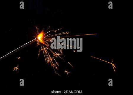 Ein leuchtender Funkenfunker, der abstrakte Funken zeigt Stockfoto