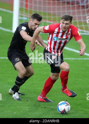 Sunderland's Lynden Gooch (right) in action during the Sky Bet League One match at the Stadium of Light, Sunderland. Stock Photo