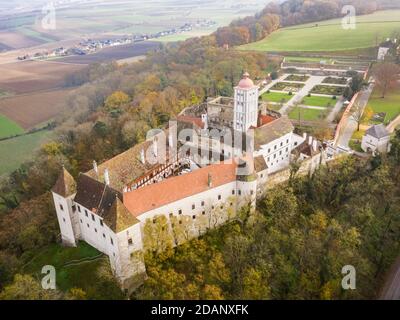 Schloss Schallaburg in Niederösterreich. Schönes Wahrzeichen in Scholloch, im Herbst in der Nähe der Wachau. Stockfoto