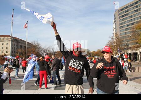 Washington DC, USA. November 2020. (NEU) MAGA Million Marsch für Trump in Washington DC. 14. November 2020, Washington DC, Maryland, USA: Trump-Anhänger versammeln sich in einem MARSCH VON EINER MILLION MAGA auf dem Freedom Plaza in Washington DC, um ihre Unterstützung für Trump zu zeigen und gegen das Wahlergebnis des Präsidenten zu protestieren, das sie als betrügerisch anführen. Kredit : Niyi Fote /Thenews2 Gutschrift: Niyi Fote/TheNEWS2/ZUMA Wire/Alamy Live Nachrichten Stockfoto