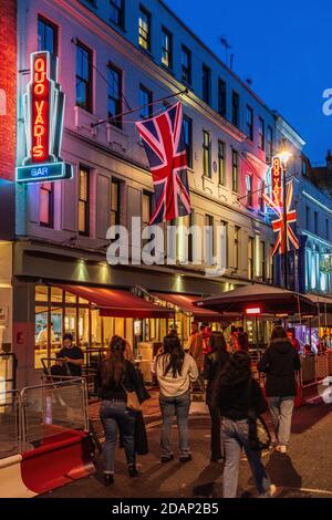 Quo Vadis Soho - Quo Vadis ist ein historisches Soho Restaurant und Mitglieder Verein in der Dean Street, Soho. Das Gebäude war einst die Heimat von Karl Marx. Stockfoto