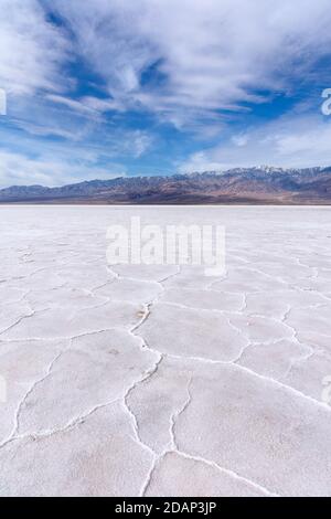 Badwater Basin Salzebenen im Death Valley National Park, Kalifornien Stockfoto