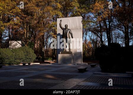 Die Statue von Präsident Theodore Roosevelt im Herbst, Herbst. Am Theodore Roosevelt Park im Potomac Fluss zwischen Washington DC und Virginia. Stockfoto