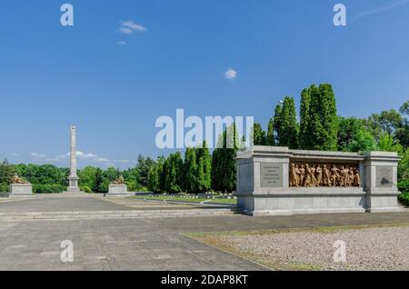 WARSCHAU, MASOWIEN PROVINZ, POLEN. Der Sowjetische Militärmausoleum Friedhof. Denkmal für die sowjetischen Soldaten starb im Kampf gegen Nazi-Deutschland. Stockfoto