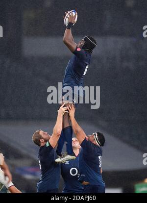 Twickenham, England, 14. Nov 2020 Englands Maro Itoje dominant am Lineout. England / Georgien. Quilter International. Kredit : Mark Pain / Alamy Live Nachrichten Stockfoto