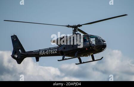 12. September 2020, Kaluga Region, Russland. Hubschrauber Sud-Aviation Gazelle SA 341 G am Flughafen Oreshkovo. Stockfoto