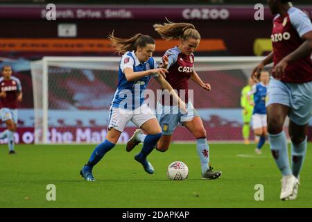 Birmingham, Großbritannien. Oktober 2020. Ein Kampf um den Ball während der FA Womens Super League 1 Spiel zwischen Aston Villa und Birmingham City im Villa Park Stadium in Birmingham. Orlagh Malone Gardner/SPP Credit: SPP Sport Press Photo. /Alamy Live Nachrichten Stockfoto