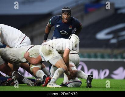 Twickenham, England, 14. November 2020 Englands Maro Itoje bereitet sich darauf vor, England gegen Georgien zu stürzen. Quilter International. Kredit : Mark Pain / Alamy Live Nachrichten Stockfoto