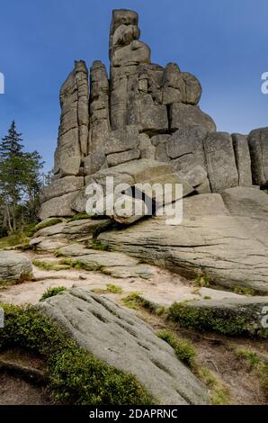 Die Pilgrims Felsformation (pol. Pielgrzymy, Ger. Dreisteine), Karkonosze (Riesengebirge). Polen, Niederschlesien Provinz. Stockfoto