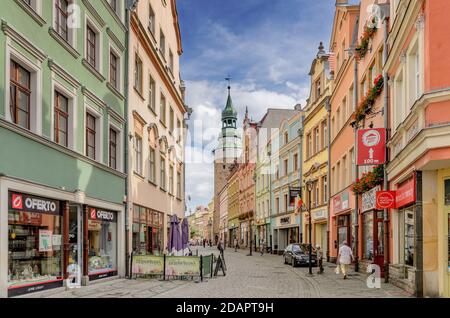 1. Mai Straße, Wojanowska Turm.Stadt Jelenia Gora, (ger.: Hirschberg im Riesengebirge), Niederschlesien Provinz, Polen. Stockfoto