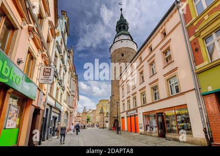 Wojanowska Turm und Tor. Stadt Jelenia Gora, (ger.: Hirschberg im Riesengebirge), Niederschlesien Provinz, Polen. Stockfoto