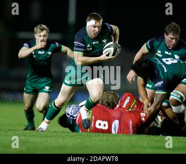 Galway Sportsgrounds, Galway, Connacht, Irland. November 2020. Guinness Pro 14 Rugby, Connacht versus Scarlets; Shane Delahunt auf einem Angriffslauf für (Connacht) Credit: Action Plus Sports/Alamy Live News Stockfoto