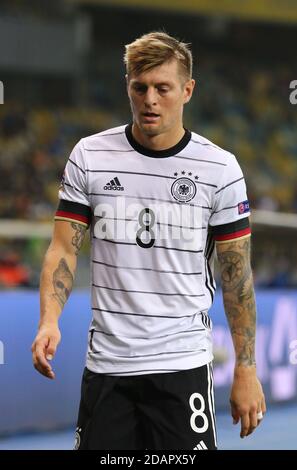 KIEW, UKRAINE - 10. OKTOBER 2020: Mittelfeldspieler Toni Kroos aus Deutschland im Einsatz beim UEFA Nations League Spiel gegen die Ukraine im NSK Olimpiyskiy Stadion in Kiew. Deutschland gewann 2-1 Stockfoto