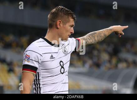 KIEW, UKRAINE - 10. OKTOBER 2020: Mittelfeldspieler Toni Kroos aus Deutschland im Einsatz beim UEFA Nations League Spiel gegen die Ukraine im NSK Olimpiyskiy Stadion in Kiew. Deutschland gewann 2-1 Stockfoto