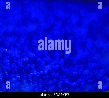 Blaue Pailletten, verschwommener abstrakter Hintergrund Stockfoto
