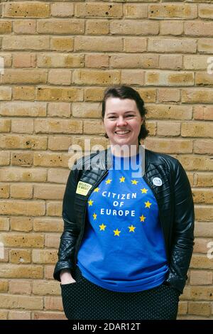 GROSSBRITANNIEN / England / London / eine Protesterin nimmt am 23. März 2019 in London, England, am "Put IT to the People March" Teil. Stockfoto