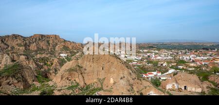 Troglodytos Höhle, Höhle Häuser in Felsen, Mirador Las Cuevas, Cerro de la Bala, Guadix, Provinz Granada, Spanien Stockfoto