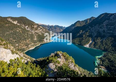 Blick auf Plansee, hinter Schönjoechl, Wanderung nach Schrofennas, Ammergauer Alpen, Reutte Kreis, Tirol, Österreich Stockfoto