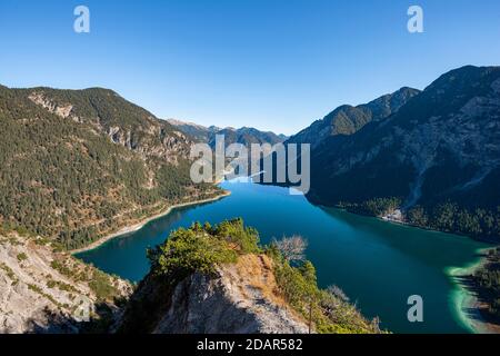 Blick auf Plansee, hinter Schönjoechl, Wanderung nach Schrofennas, Ammergauer Alpen, Reutte Kreis, Tirol, Österreich Stockfoto