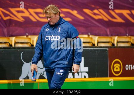 Stuart McCall (Manager) von Bradford City geht zur Halbzeit los Stockfoto