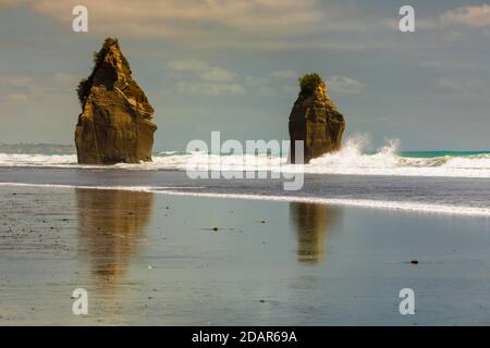 Three Sisters Beach, Ozeanien, Tongaporutu, Taranaki, Nordinsel, Neuseeland Stockfoto