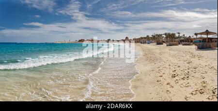 Sandstrand und Korallenriff Abu-Dabbab, Hilton Nubian Resort, Al Qusair, Marsa Alam, Ägypten Stockfoto