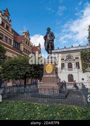 Goethe-Denkmal und die Alte Börse am Naschmarkt, Leipzig, Sachsen, Deutschland Stockfoto